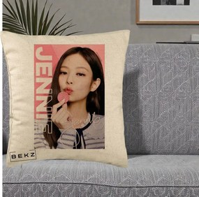 Perna Personalizata K-pop BLACKPINK Jennie cu Semnatura si Fond Roz, 40x40 cm, Bej, Husa Detasabila, Perna Inclusa, BEKZ®