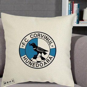 Perna Personalizata FC Corvinul Hunedoara Fotbal, 40x40 cm, Ecru, Husa Detasabila, Perna Inclusa, BEKZ®