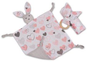 Set 3 piese din muselina Kidizi Pink Hearts, include paturica muselina, jucarie atasament si inel de dentitie din lemn