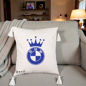 Perna Personalizata cu emblema BMW si Coroana, 40x40 cm, Bej cu Franjuri, Husa Detasabila, Perna Inclusa, BEKZ®