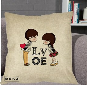 Cadou Romantic - Perna Personalizata Cuplu Kawaii LOVE, 40x40 cm, Crem, Husa Detasabila, Perna Inclusa, BEKZ®