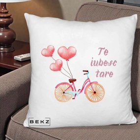 Perna Decorativa Te Iubesc Tare cu Bicicleta Roz si Baloane Inima, 40x40 cm, Alb Pufos, Husa Detasabila, Perna Inclusa, BEKZ®