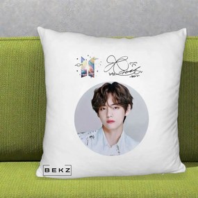 Perna Personalizata K-pop BTS V Taehyung Portret Cerc Autograf, 40x40 cm, Alb Pufos, Husa Detasabila, Perna Inclusa, BEKZ®
