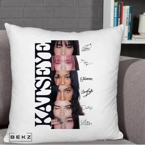 Perna Personalizata K-pop KATSEYE Semnaturi Membre Foto, 40x40 cm, Alb Pufos, Husa Detasabila, Perna Inclusa, BEKZ®