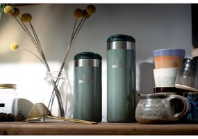 Cană termos verde din oțel inoxidabil 470 ml AeroLight™ Transit Hammer Tone Green – Stanley