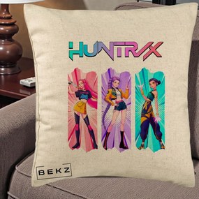 Perna Personalizata K-pop HUNTRX Trio cu Pisica in Benzi, 40x40 cm, Bej, Husa Detasabila, Perna Inclusa, BEKZ®