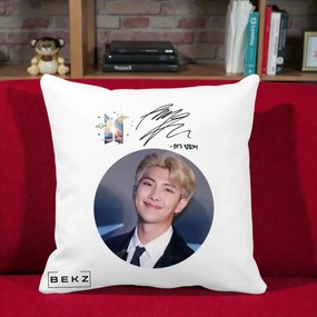 Perna Personalizata K-pop BTS RM Namjoon Portret Cerc cu Autograf, 40x40 cm, Alba Mata, Husa Detasabila, Perna Inclusa, BEKZ®