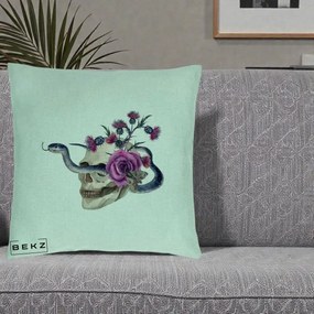 Perna Decorativa Craniu cu Sarpe si Trandafiri Gothic, 40x40 cm, Verde Menta, Husa Detasabila, Perna Inclusa, BEKZ®