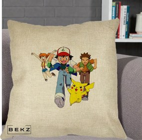 Perna Personalizata Pokemon Ash Misty Brock si Pikachu, 40x40 cm, Crem, Husa Detasabila, Perna Inclusa, BEKZ®
