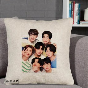 Perna Personalizata K-pop BTS Bangtan Boys Portret Grup Fanart, 40x40 cm, Bej Canapea, Husa Detasabila, Perna Inclusa, BEKZ®