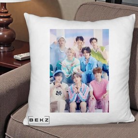 Perna Personalizata K-Pop Grup Foto Pasteluri cu 8 Artisti, 40x40 cm, Alb Pufos, Husa Detasabila, Perna Inclusa, BEKZ®