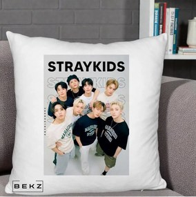 Perna Personalizata K-pop Stray Kids STRAYKIDS Alb-Negru cu Foto Grup, 40x40 cm, Alb Pufos, Husa Detasabila, Perna Inclusa, BEKZ®