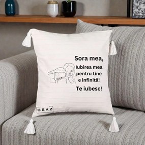 Cadou pentru Sora - Perna Personalizata Sora Mea Te Iubesc Line Art Portrete Fata in Fata, 40x40 cm, Bej cu Franjuri, Husa Detasabila, Perna Inclusa, BEKZ®