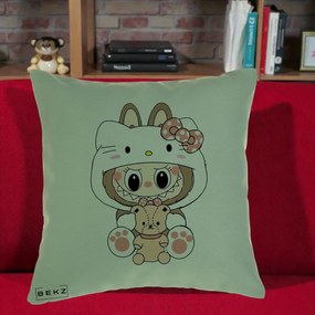 Perna Personalizata Labubu x Hello Kitty, 40x40 cm, Verde, Husa Detasabila, Perna Inclusa, BEKZ®
