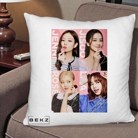Perna Personalizata K-pop BLACKPINK Colaj 4 Portrete cu Semnature, 40x40 cm, Alb Pufos, Husa Detasabila, Perna Inclusa, BEKZ®
