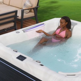 Minipiscina jacuzzi 6 persoane, 43 jeturi, Infinity jets, WiFi, sistem In-Line WIS, unitate de control Gecko IN.YE-3, sistem audio, 215   215 cm,