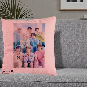Perna Personalizata K-Pop Grup Foto Pasteluri cu 8 Artisti, 40x40 cm, Roz, Husa Detasabila, Perna Inclusa, BEKZ®