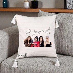 Perna Personalizata K-pop BLACKPINK Semnaturi, 40x40 cm, Bej cu Franjuri, Husa Detasabila, Perna Inclusa, BEKZ®