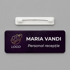Ecuson personalizat pentru personalul hotelier