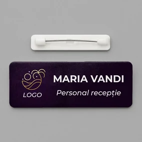 Ecuson personalizat pentru personalul hotelier