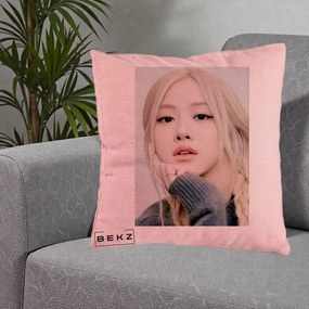 Perna Personalizata K-pop BLACKPINK Rose cu Jucarie de Plus, 40x40 cm, Roz, Husa Detasabila, Perna Inclusa, BEKZ®