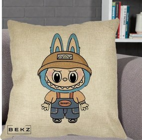 Perna Personalizata Labubu Toanart Blugi, 40x40 cm, Crem, Husa Detasabila, Perna Inclusa, BEKZ®