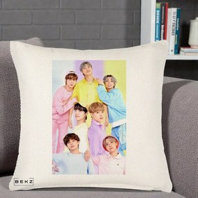 Perna Personalizata K-pop BTS Foto Grup Pastel Colorat cu 7 Membrii, 40x40 cm, Crem Reliefat, Husa Detasabila, Perna Inclusa, BEKZ®