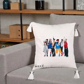 Perna Personalizata Grup K-pop Fete in Picioare Foto, 40x40 cm, Bej cu Franjuri, Husa Detasabila, Perna Inclusa, BEKZ®