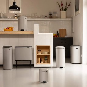 Cos de gunoi cu pedala Brabantia NewIcon 1010440, 12 l, Inchidere lenta, Baza antiderapanta, Gri deschis