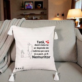 Cadou pentru Tata - Perna Personalizata Tata Nemuritor Joaca cu Mingea, 40x40 cm, Bej cu Franjuri, Husa Detasabila, Perna Inclusa, BEKZ®