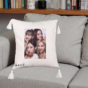 Perna Personalizata K-pop BLACKPINK Foto Grup Selfie 4 Membre, 40x40 cm, Bej cu Franjuri, Husa Detasabila, Perna Inclusa, BEKZ®