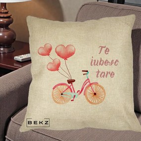 Perna Decorativa Te Iubesc Tare cu Bicicleta Roz si Baloane Inima, 40x40 cm, Crem, Husa Detasabila, Perna Inclusa, BEKZ®
