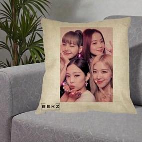 Perna Personalizata K-pop BLACKPINK Foto Grup Selfie Roz cu Glitter, 40x40 cm, Crem, Husa Detasabila, Perna Inclusa, BEKZ®