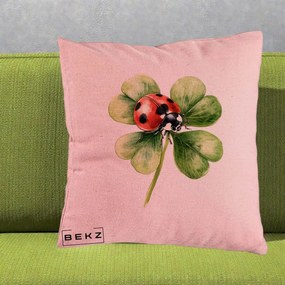 Perna Decorativa Buburuza Norocoasa pe Trifoi cu Patru Foi, 40x40 cm, Roz, Husa Detasabila, Perna Inclusa, BEKZ®