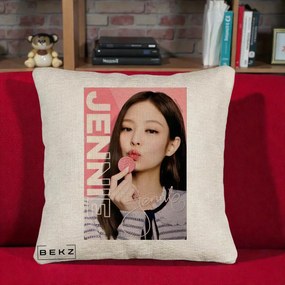 Perna Personalizata K-pop BLACKPINK Jennie cu Semnatura si Fond Roz, 40x40 cm, Bej Canapea, Husa Detasabila, Perna Inclusa, BEKZ®