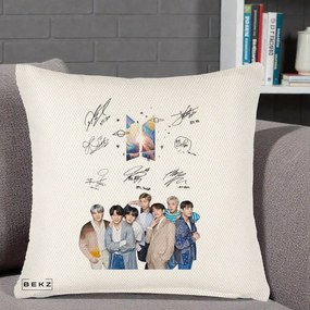 Perna Personalizata K-pop BTS Autografe Toti Membrii Fotografie, 40x40 cm, Crem Reliefat, Husa Detasabila, Perna Inclusa, BEKZ®