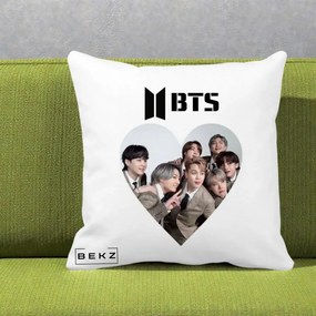 Perna Personalizata K-pop BTS Grup Fotografie in Inima, 40x40 cm, Alba Mata, Husa Detasabila, Perna Inclusa, BEKZ®