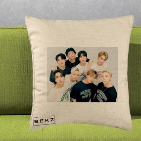 Perna Personalizata K-pop Stray Kids Foto Grup Text, 40x40 cm, Bej, Husa Detasabila, Perna Inclusa, BEKZ®