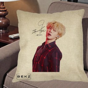 Perna Personalizata K-pop BTS Jimin Portret Artistic par Blond Autograf, 40x40 cm, Crem, Husa Detasabila, Perna Inclusa, BEKZ®