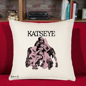 Perna Personalizata K-pop KATSEYE Foto Roz Vintage, 40x40 cm, Crem Reliefat, Husa Detasabila, Perna Inclusa, BEKZ®