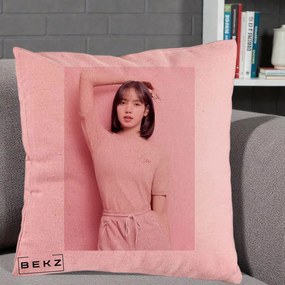 Perna Personalizata K-pop BLACKPINK Lisa Roz, 40x40 cm, Roz, Husa Detasabila, Perna Inclusa, BEKZ®