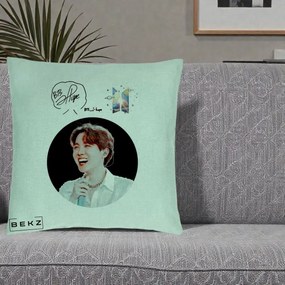 Perna Personalizata K-pop BTS J-Hope Portret cu Autograf, 40x40 cm, Verde Menta, Husa Detasabila, Perna Inclusa, BEKZ®
