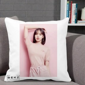 Perna Personalizata K-pop BLACKPINK Lisa Roz, 40x40 cm, Alba Mata, Husa Detasabila, Perna Inclusa, BEKZ®