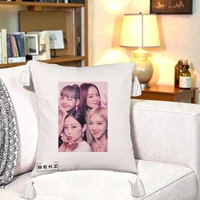 Perna Personalizata K-pop BLACKPINK Foto Grup Selfie Roz cu Glitter, 40x40 cm, Bej cu Franjuri, Husa Detasabila, Perna Inclusa, BEKZ®