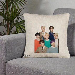 Perna Personalizata K-pop BTS Fotografie Grup Tinute Elegante, 40x40 cm, Bej Canapea, Husa Detasabila, Perna Inclusa, BEKZ®