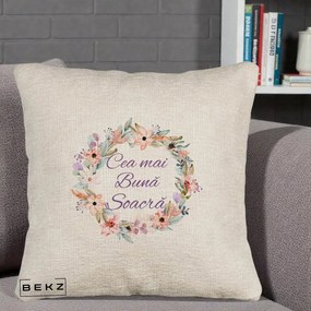 Cadou pentru Soacra - Perna Personalizata Cea mai Buna Soacra cu Coronita Flori Boho Pastel, 40x40 cm, Bej Canapea, Husa Detasabila, Perna Inclusa, BEKZ®