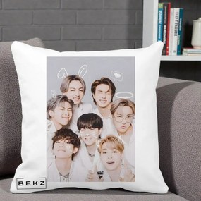 Perna Personalizata K-pop BTS Foto Grup Cute cu Animatii si 7 Membrii, 40x40 cm, Alba Mata, Husa Detasabila, Perna Inclusa, BEKZ®