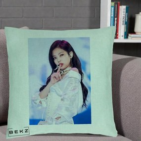 Perna Personalizata K-pop BLACKPINK Jennie Concert Alb cu Microfon, 40x40 cm, Verde Menta, Husa Detasabila, Perna Inclusa, BEKZ®