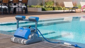 Robot Maytronics Dolphin M400 pentru curatare piscine rezidentiale