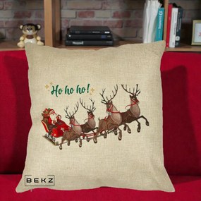 Perna Decorativa Ho Ho Ho Mos Craciun cu Sanie si Reni, 40x40 cm, Crem, Husa Detasabila, Perna Inclusa, BEKZ®